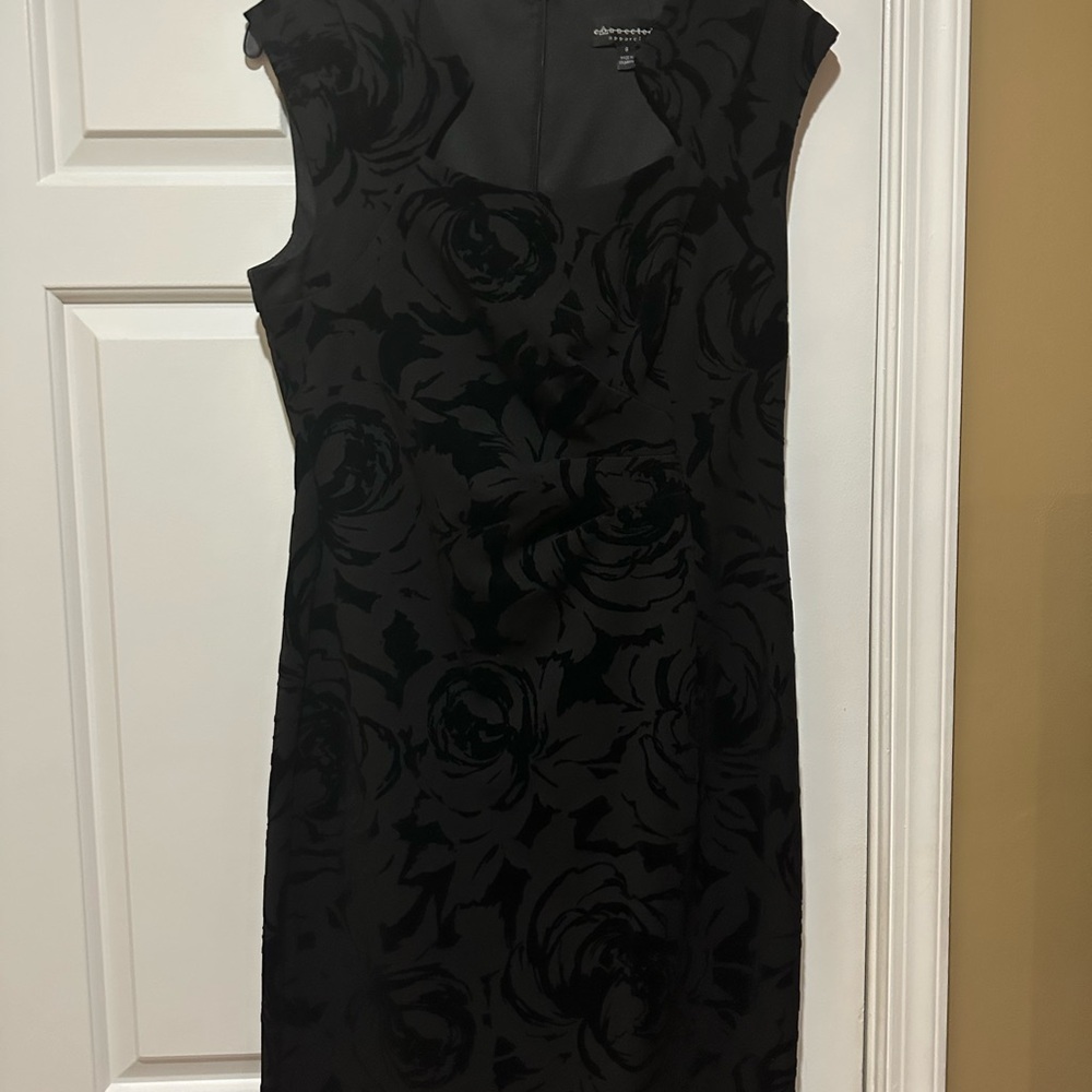 connected apparel Black Floral Jacquard Midi Sheath Dress